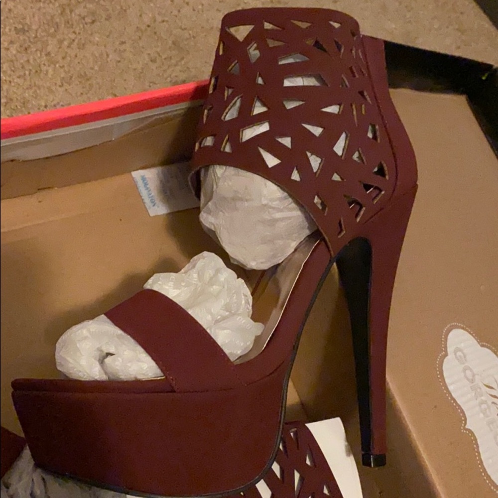 ✨Burgundy Heels✨